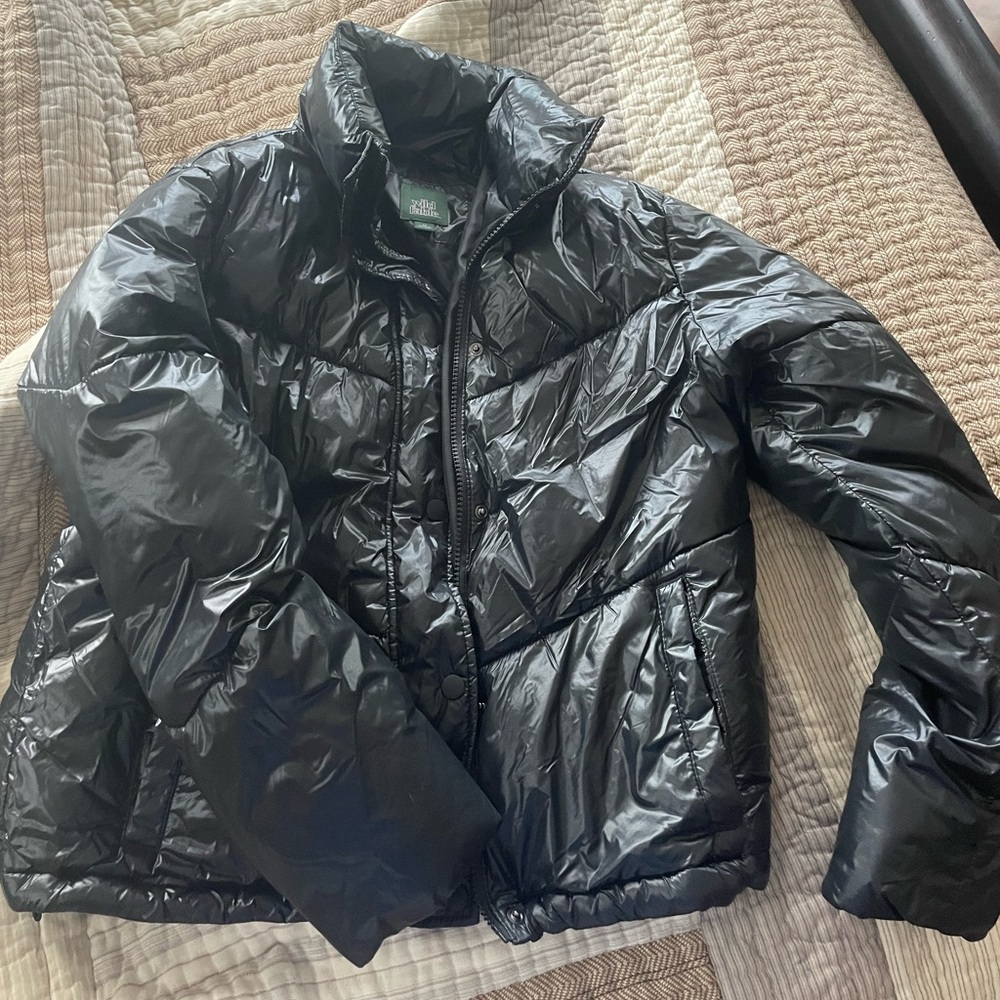 Super cute cropped puffer jacket!!